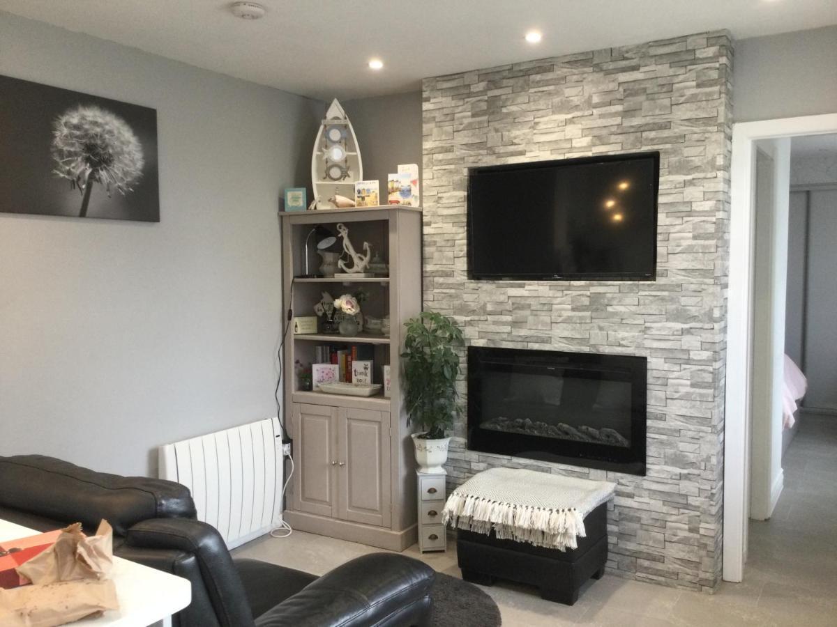 Leafy Lytham: Central Garden Apartment with Pet-Friendly Policy Lytham St Annes Exterior photo