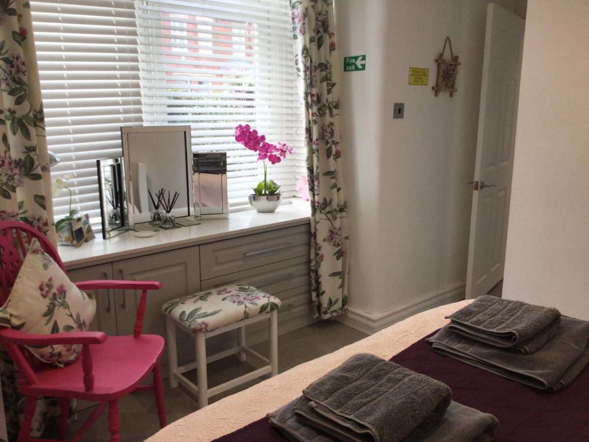 Leafy Lytham: Central Garden Apartment with Pet-Friendly Policy Lytham St Annes Exterior photo